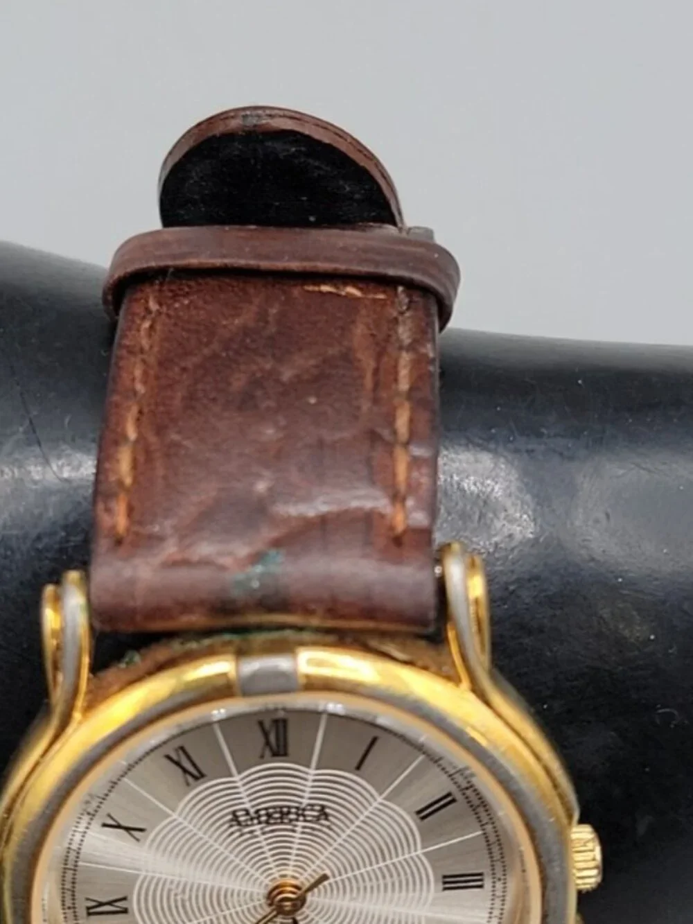 Vintage America Perry Ellis Quartz Watch 32mm Gold Case Brown Leather 7.5